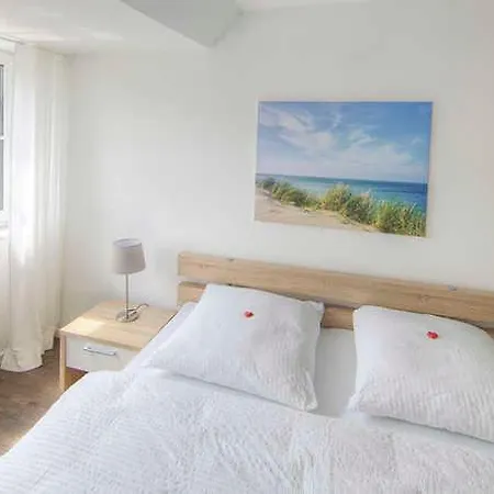 Haus Mit Familiaerer Atmosphaere_ *