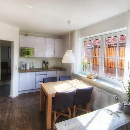 Haus Mit Familiaerer Atmosphaere_ Scharbeutz