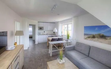 Haus Mit Familiaerer Atmosphaere_ Apartament