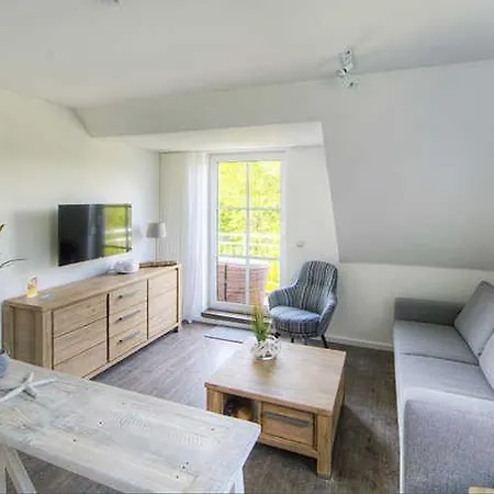 Haus Mit Familiaerer Atmosphaere_ Apartament Scharbeutz