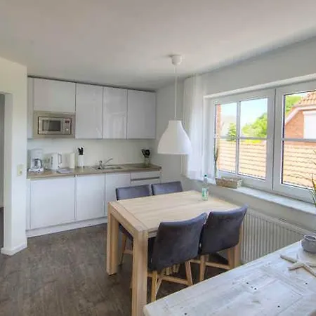 Haus Mit Familiaerer Atmosphaere_